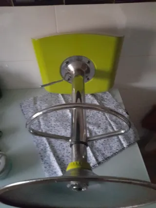 Banqueta alta beige y plateada