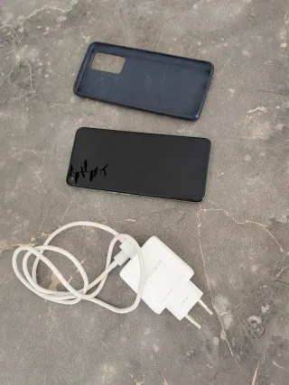 Móvil Verde+ Cargador y Funda