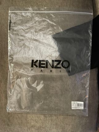 Camiseta Kenzo Negra, oversized viste como una M