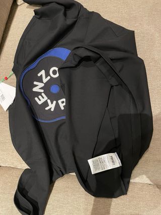 Camiseta Kenzo Negra, oversized viste como una M