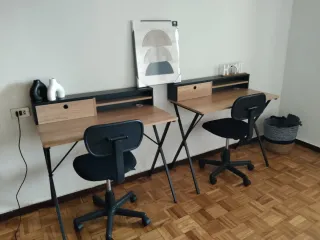 2 Escritorios Vintage y 2 Sillas