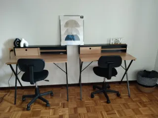 2 Escritorios Vintage y 2 Sillas