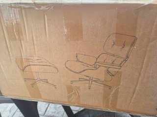 Butaca con Ottoman Piel Blanca Base Pulida