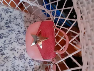 Bolso juvenil rosa con estrella dorada