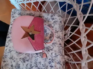 Bolso juvenil rosa con estrella dorada