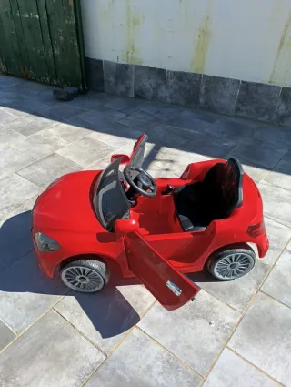 Coche eléctrico infantil rojo