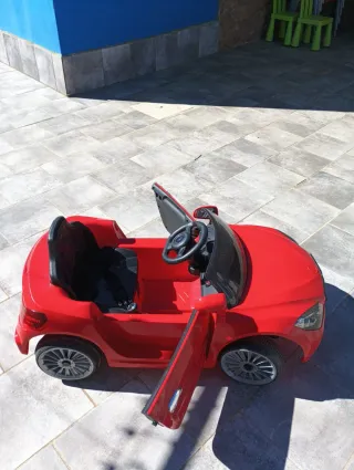 Coche eléctrico infantil rojo