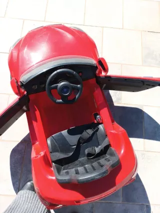 Coche eléctrico infantil rojo