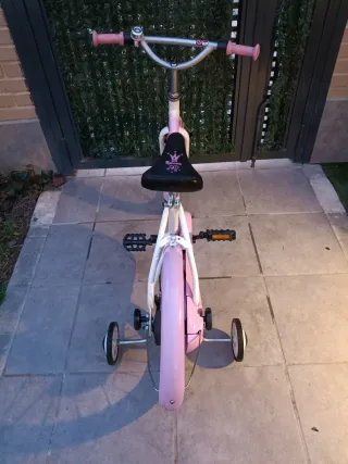 Bicicleta infantil rosa y blanca