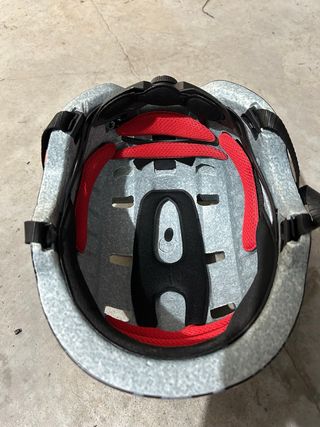 Casco patinete con luz