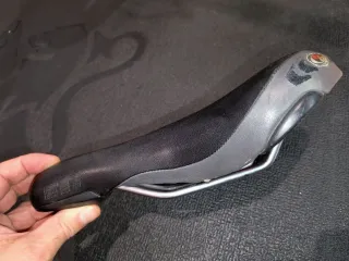 Sillín Specialized V-Groove Negro