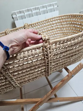 Moisés de mimbre para bebé