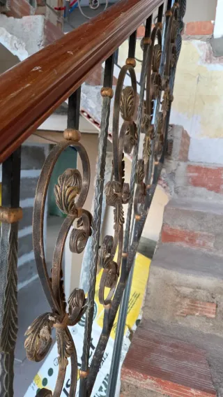 Barandilla de escalera antigua de diseño