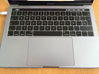 MacBook Pro 13'' (2019). Color Gris Espacial