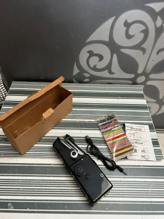 Mini máquina de coser portátil