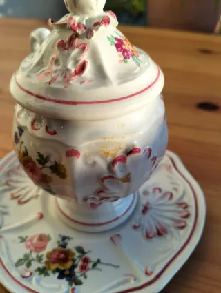 Lattiera antica porcellana floreale