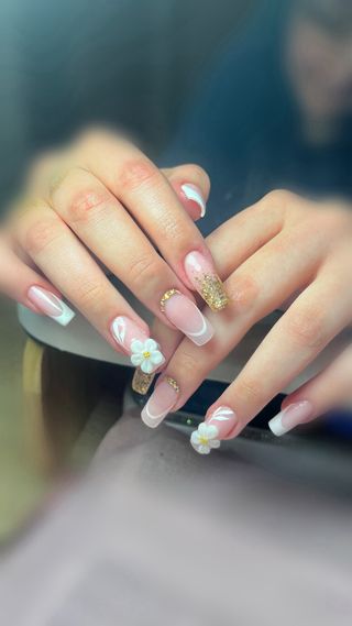 Uñas de gel decoradas