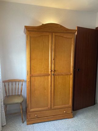 Guardaroba in legno massello