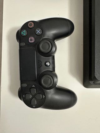 PS4 850GB + 2 mandos + Cables