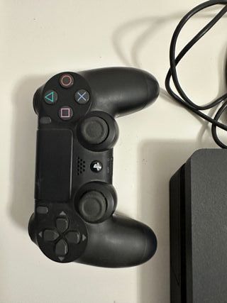 PS4 850GB + 2 mandos + Cables