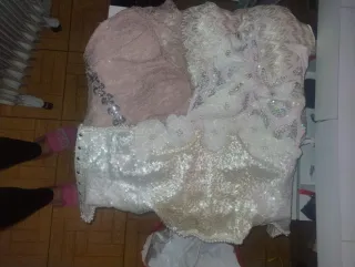 Vestidos de fiesta plateados y dorados
