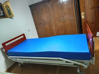 Cama articulada con colchón viscoelástico