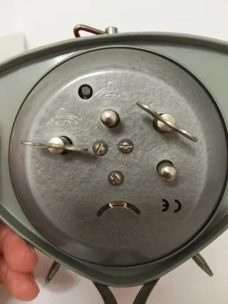 Reloj Fossil Vintage rojo y plateado de sobremesa