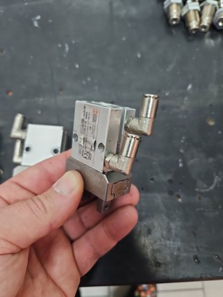 3 x Pinza pneumatica Metalwork W157016200 usata