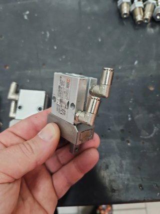 3 x Pinza pneumatica Metalwork W157016200 usata