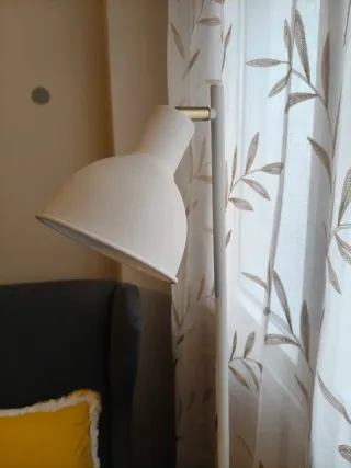 Lámpara de pie moderna metal