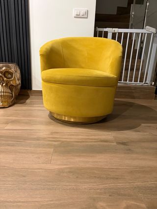 Poltrona girevole in velluto giallo