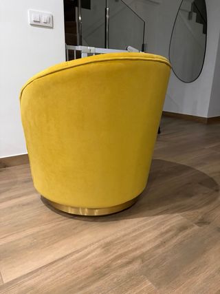 Poltrona girevole in velluto giallo