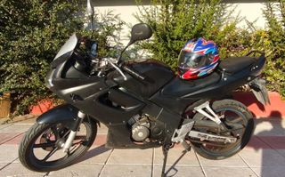 Honda CBR 125R Negra