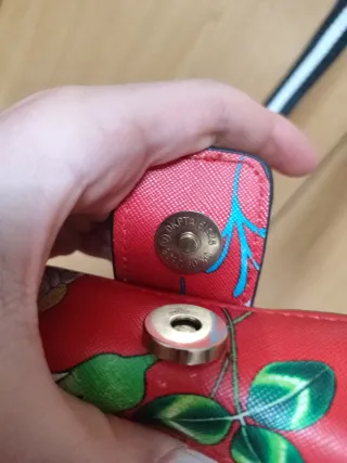 Bolso infantil Rojo flores multicolor.