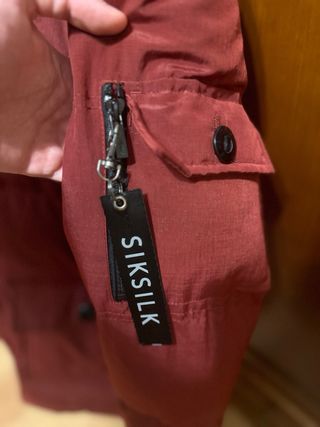 Cazadora SikSilk Roja con Capucha