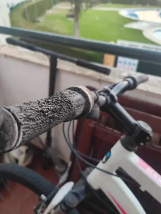 Bicicleta de Montaña B'TWIN Blanca y Rosa