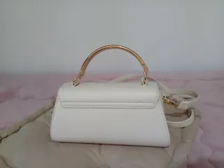 Borsa panna con manico dorato