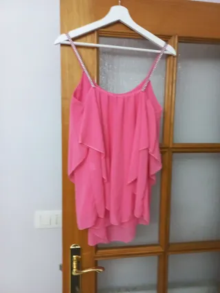 Blusa tirantes rosa con pedrería