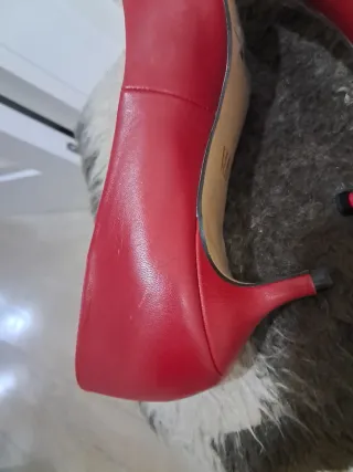 Zapatos de tacón Zara rojos