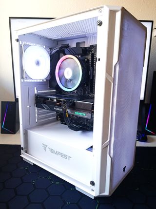 PC GAMING COMPLETAMENTE NUEVO - RYZEN7 - RTX7600XT