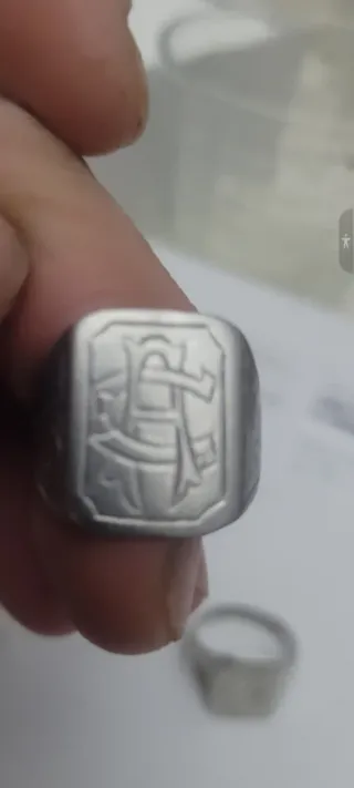Anillos de plata antiguos con grabados
