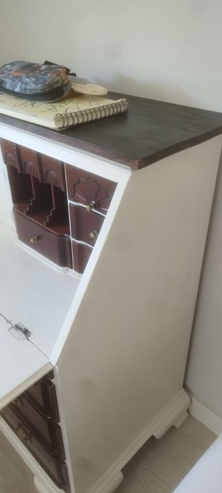 Mueble escritorio madera blanco y marrón