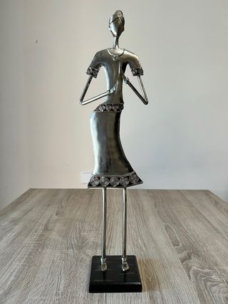 Figura decorativa de metal
