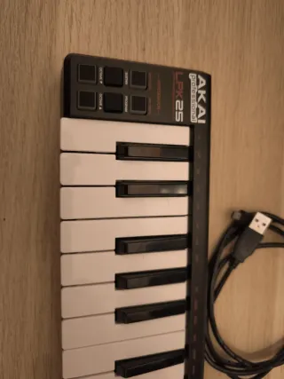 Teclado MIDI Akai LPK25