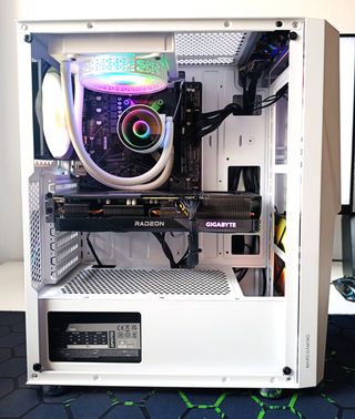 PC GAMING COMPLETAMENTE NUEVO - RYZEN7 - RTX7600XT