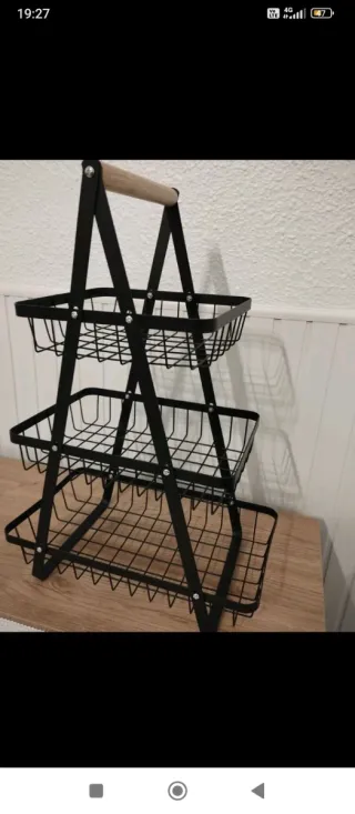 Frutero metálico de 3 niveles con madera