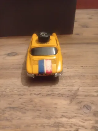 Radio Coche Clásico Amarillo. No es Bose