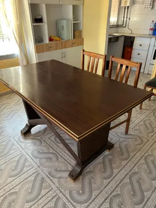 Juego de sillas + mesas de madera