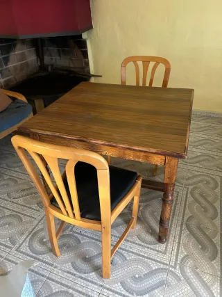 Juego de sillas + mesas de madera
