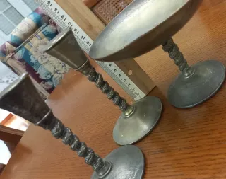 Juego 2 Candelabros y Copa Metal